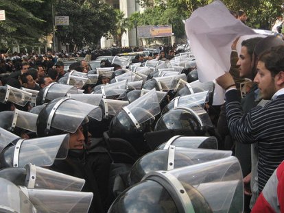 حصريا على عيو الاسلام اعتداء الامن على الفتيات فى مظاهرة 6 ابريل 2010 D8add8b5d8a7d8b1-d8a3d985d986d98a-d983d8abd98ad981